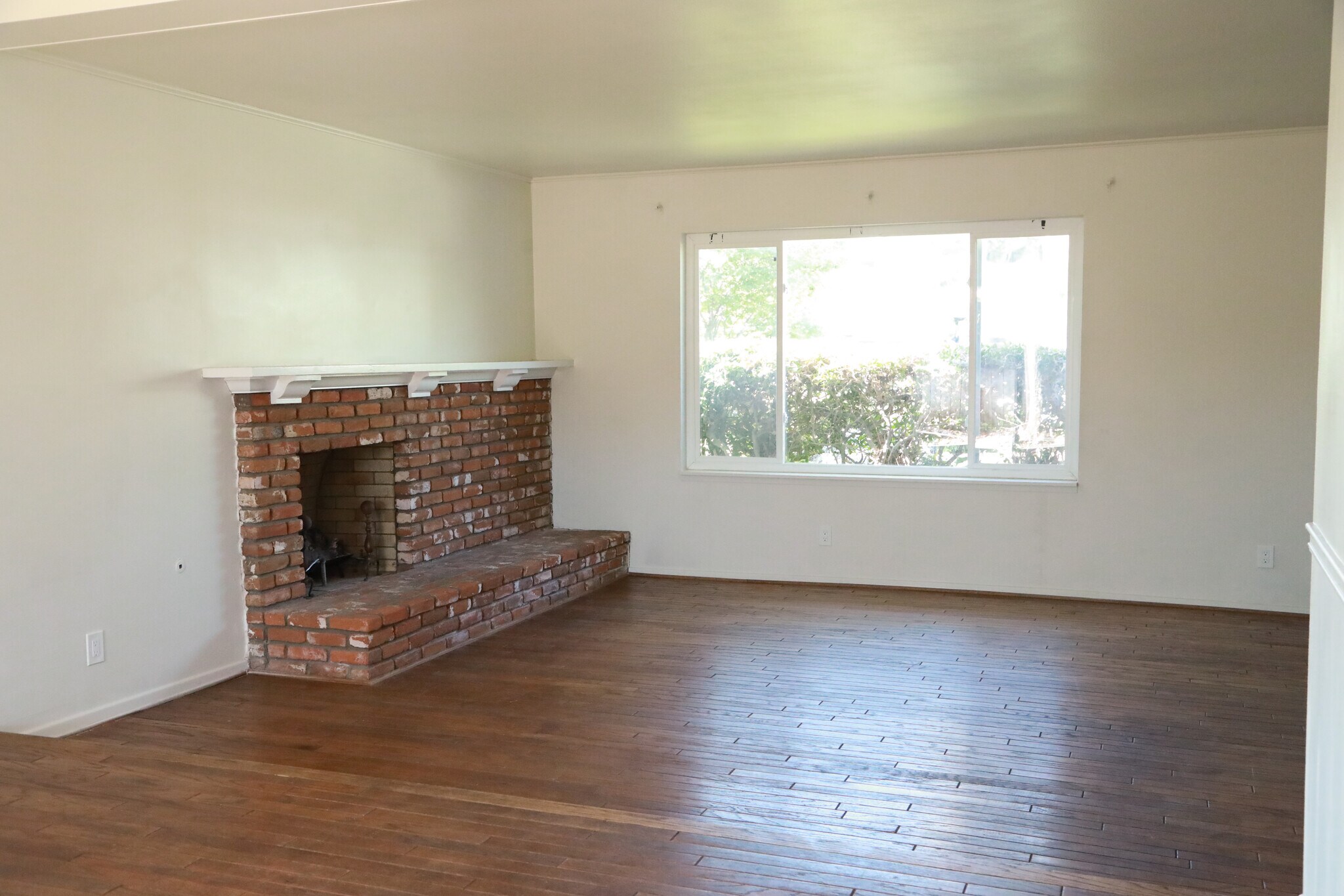 Formal livingroom - 646 Buttonwood Dr