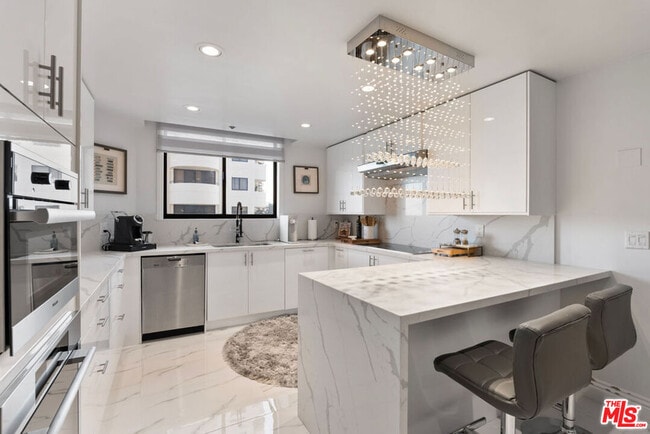 Building Photo - 10550 Wilshire Blvd