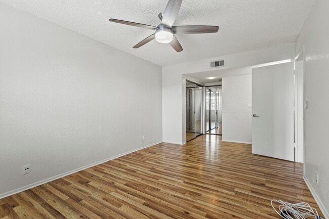 Building Photo - 1507 SE Royal Green Cir