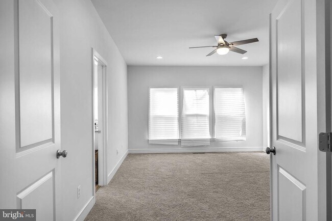 Building Photo - 23035 Sullivans Cove Sq