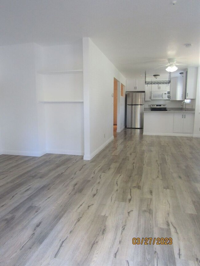 Building Photo - Beautiful updated 3 Bed, 2 Bath Condo in R...