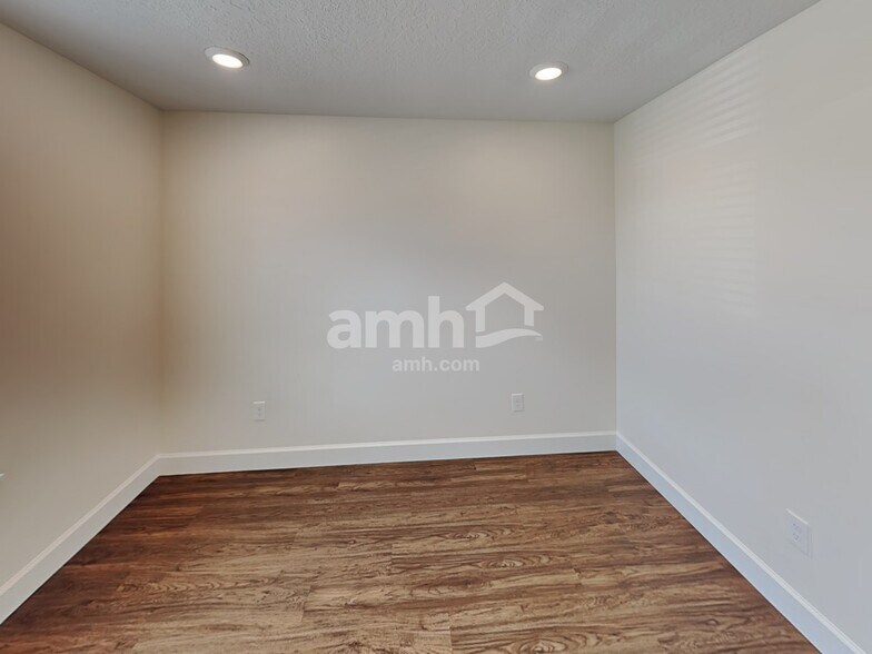 Building Photo - 2357 E Tumbleweed Rd