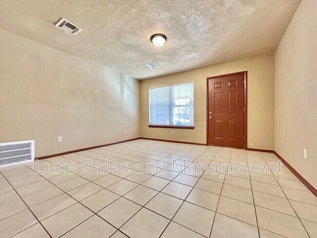 Building Photo - 605 Moraine Ave