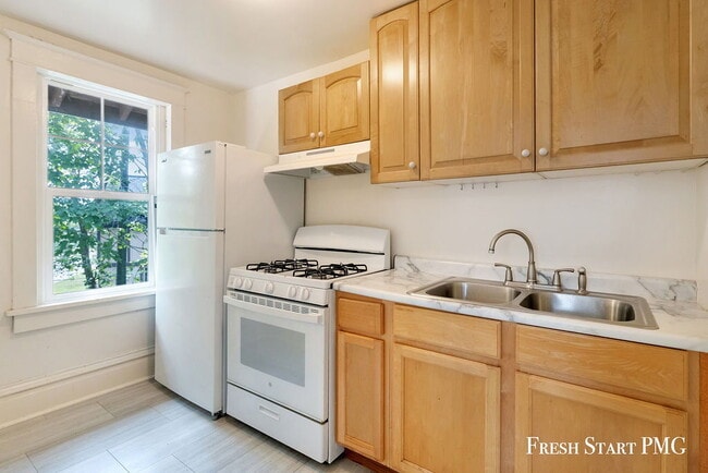 Building Photo - Light-Filled & Well-Connected Living – 1 Bedroom Retreat