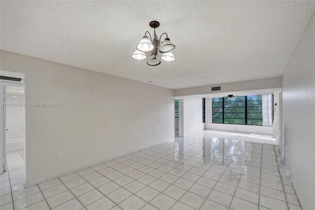 Building Photo - 1502 Whitehall Dr