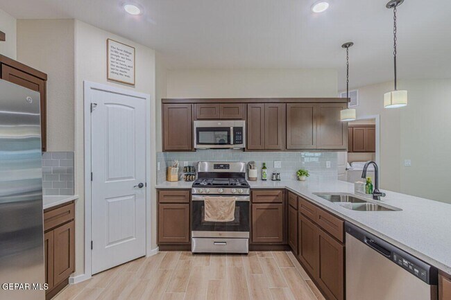 Building Photo - 360 Hector Porras Dr