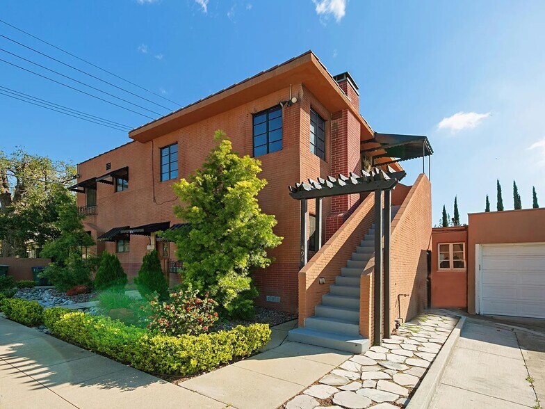 Upper unit - 494 N Craig Ave