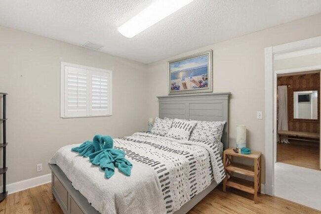 Building Photo - 1905 Meadow Ct