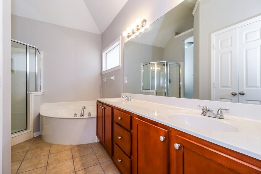 Building Photo - 9992 Misty Elm Dr