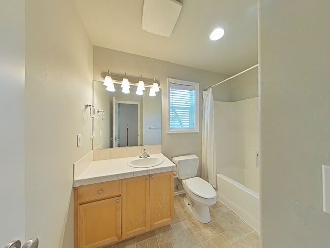 Building Photo - 4 Bedroom House ~ South Corvallis