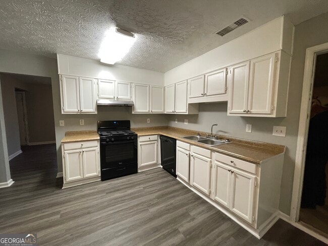 Building Photo - 8614 Cedar Creek Ridge