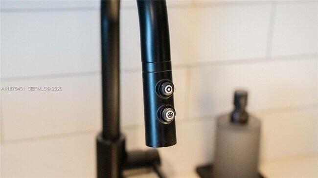 Building Photo - 398 NE 5th St