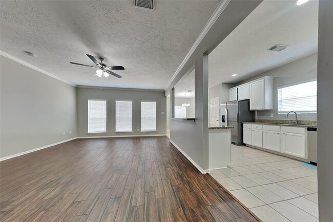 Building Photo - 8523 Discus Dr
