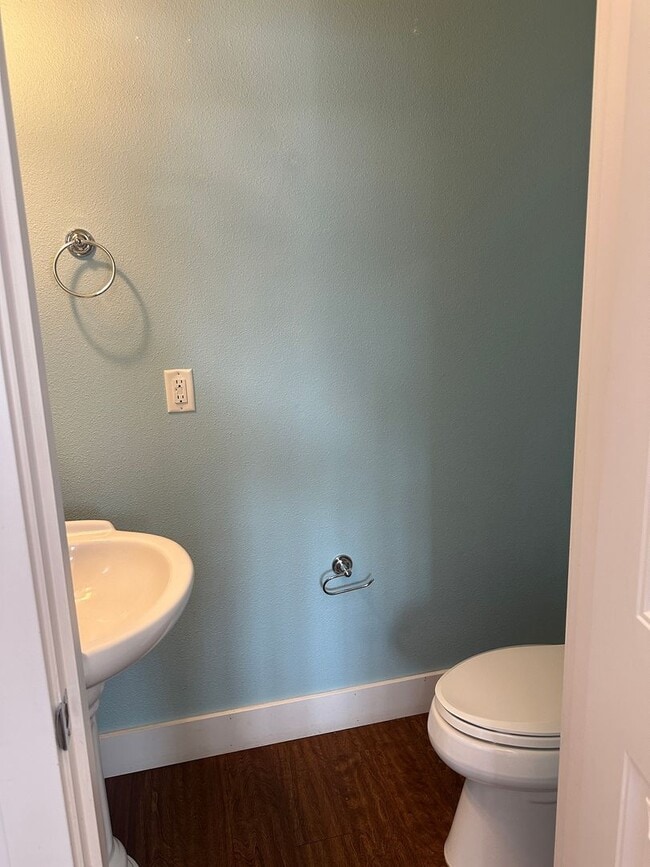 Building Photo - NEW LOWER PRICE! Extra Large Home For Rent...