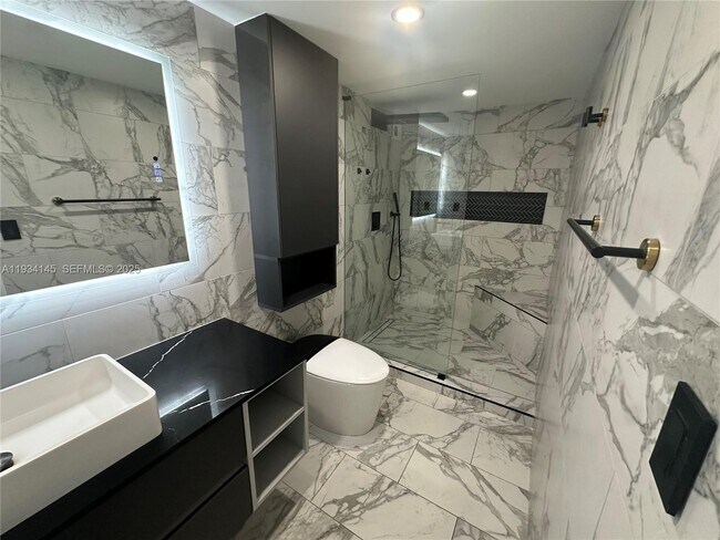 Building Photo - 600 Parkview Dr