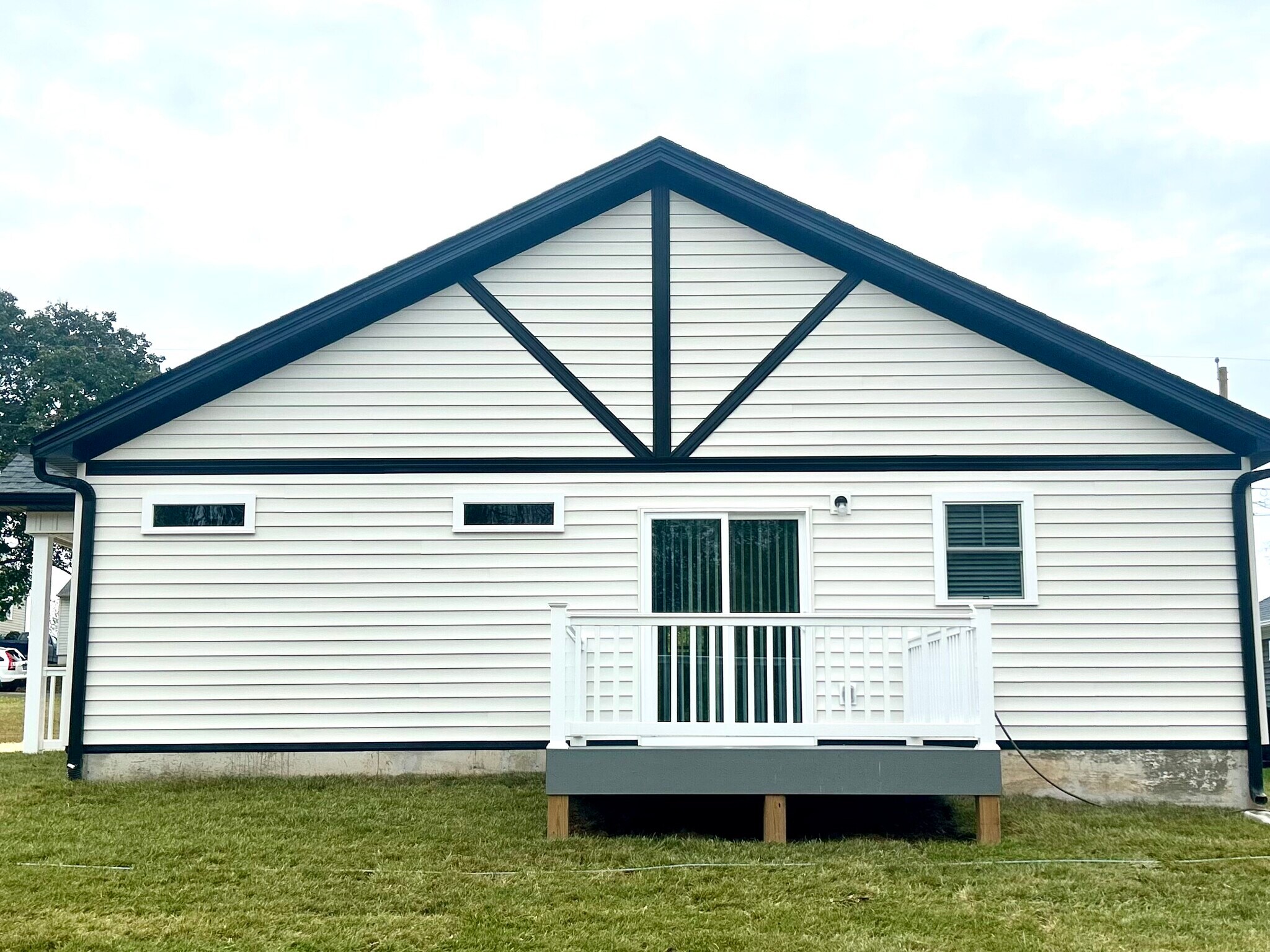 Back of unit showing deck - 2217 Kenwood Blvd SE