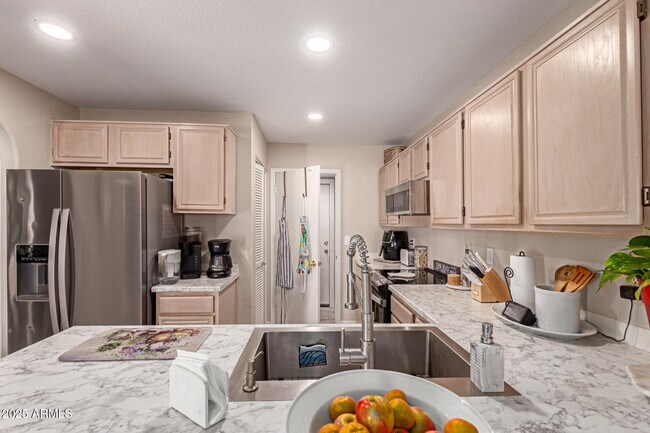 Building Photo - 7724 W Oraibi Dr