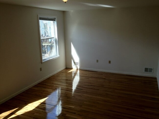 Building Photo - 333 New York Ave