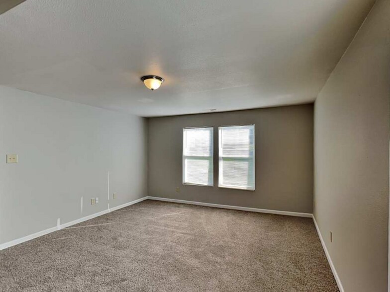 Building Photo - 934 Littleton Dr