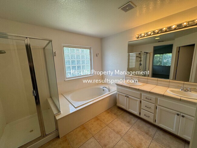 Building Photo - Roseville 4 Bedroom Beauty with Bonus Room!