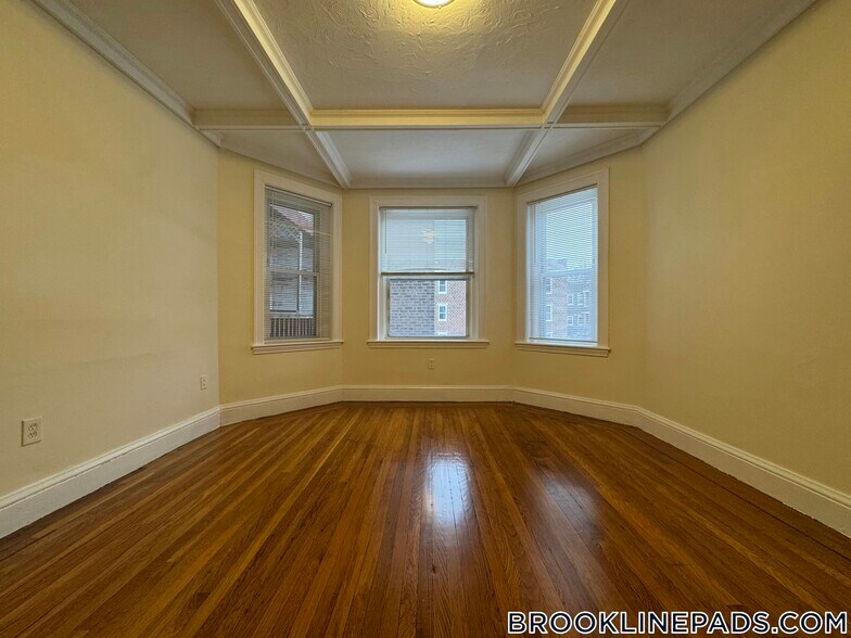 Building Photo - 73 Thatcher St