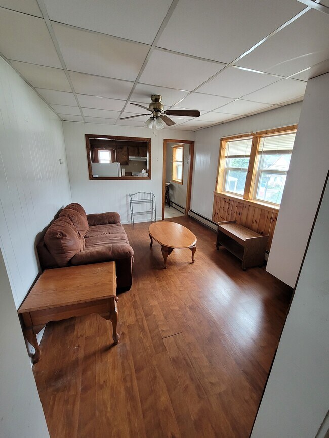 Building Photo - 41 E Main St