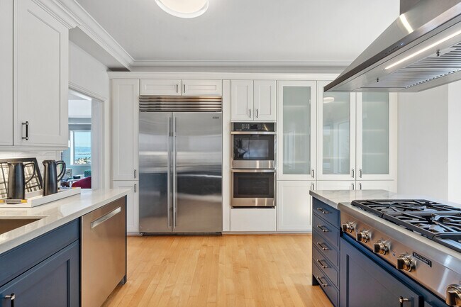 Building Photo - 900 Green St