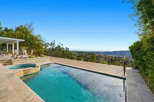 Building Photo - 5527 Burning Tree Dr