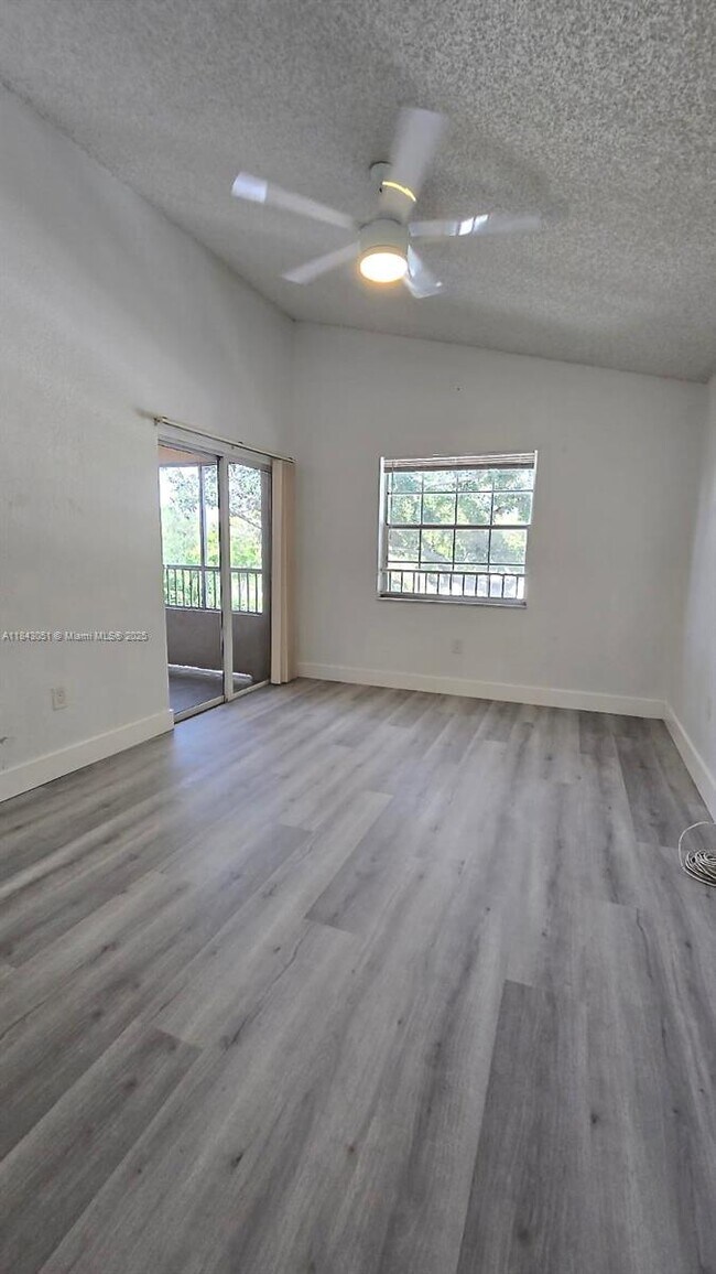 Building Photo - 2811 N Oakland Forest Dr