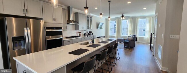 Building Photo - 219 Willis St