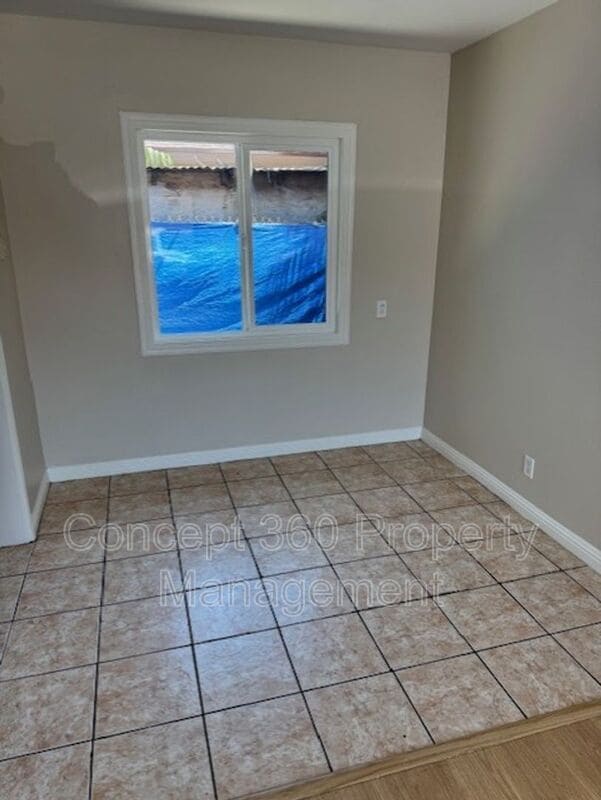 Building Photo - 9332 1/4 ELM VISTA DR