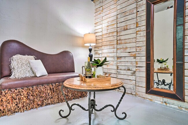 Building Photo - 3704 San Bernardo Ave