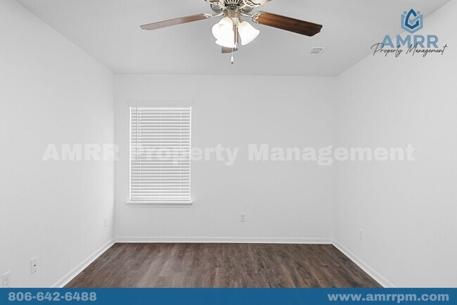 Building Photo - New 3 Bedroom Townhome!