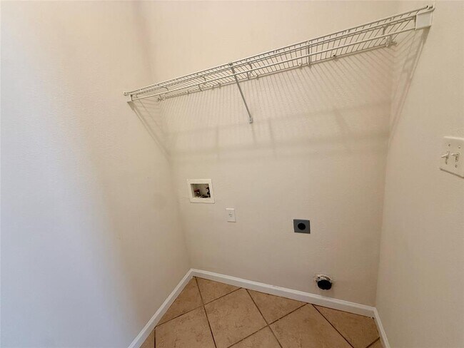 Building Photo - 702 Estancia Way