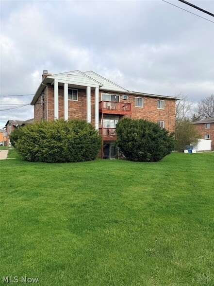 Building Photo - 9976 Darrow Rd