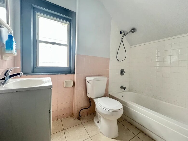 Building Photo - 93 Rose Ter