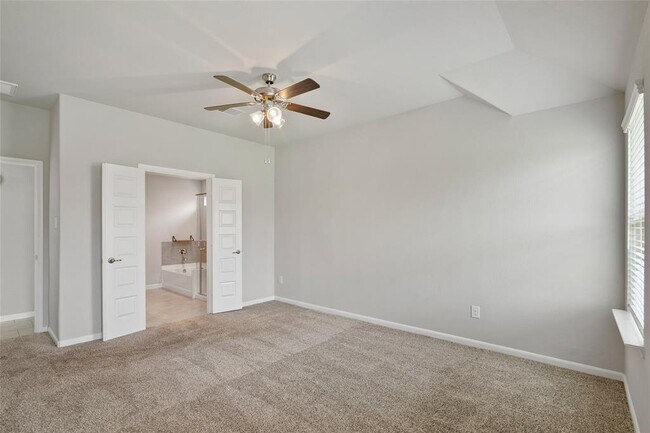 Building Photo - 5611 Cedar Cres Ct