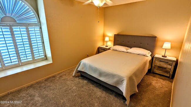 Building Photo - 38135 S Rolling Hills Dr