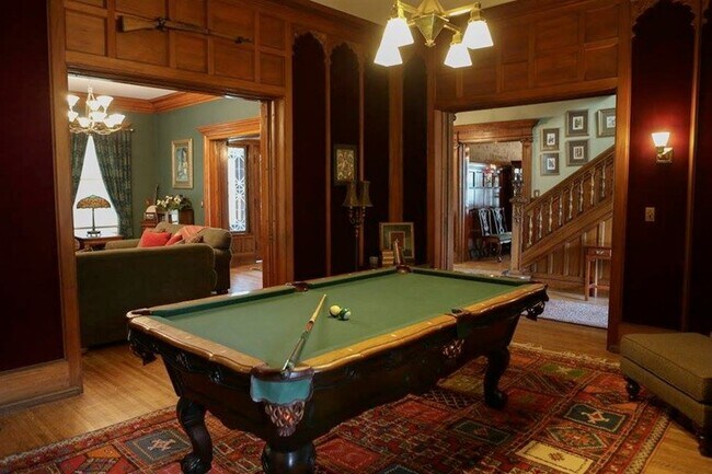 Building Photo - 820 1st St N