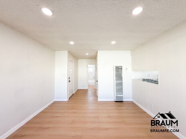 Building Photo - 4636 Laurel Canyon Blvd