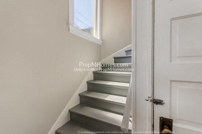 Building Photo - Charming Two-Bedroom Upper-Level Duplex in...