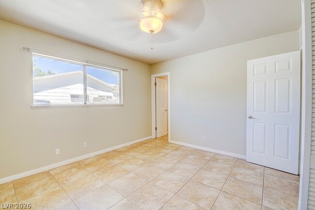 Building Photo - 3990 E Syracuse Dr