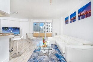 Building Photo - 808 Brickell Key Dr