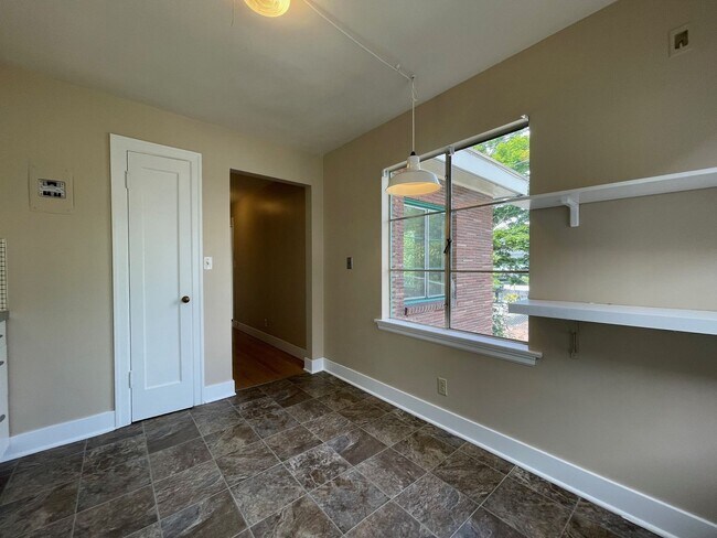 Building Photo - Hamlin House Tri Plex