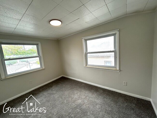 Building Photo - Lovely 3 Bedroom 1 Bathroom now available for rent