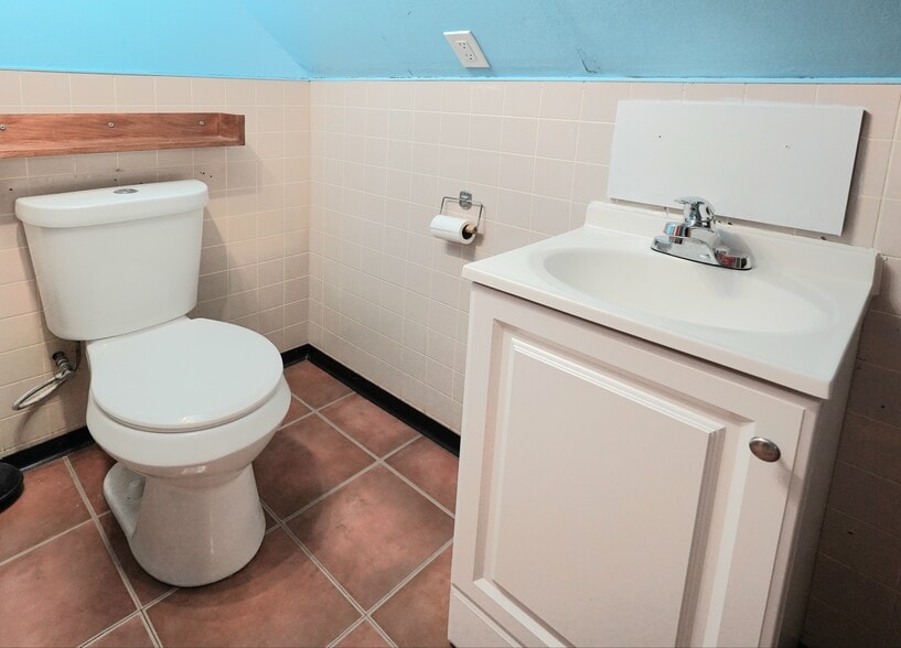 Building Photo - 61 Tudor St