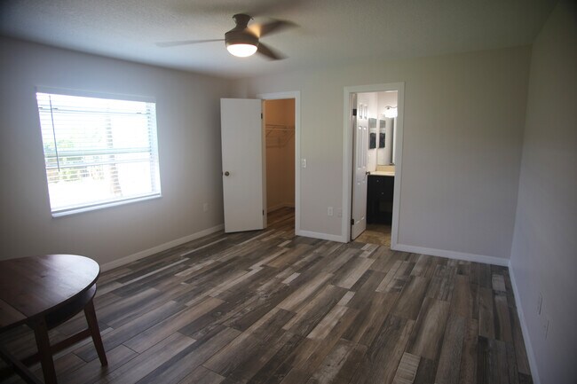 Building Photo - 1503 Spring Dr