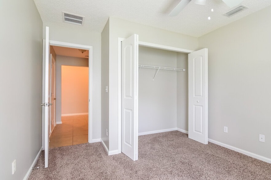 Building Photo - 632 Chestwood Chase Dr