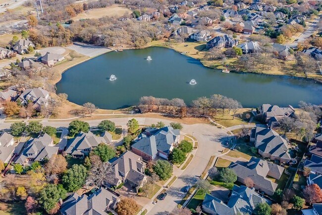 Building Photo - 1004 Drake Dr