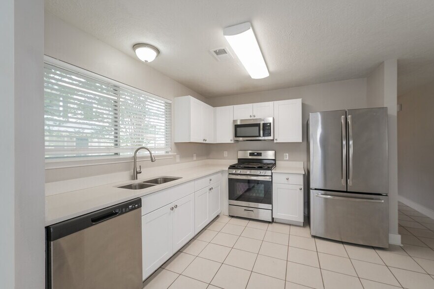 Building Photo - 15819 E Park Ct